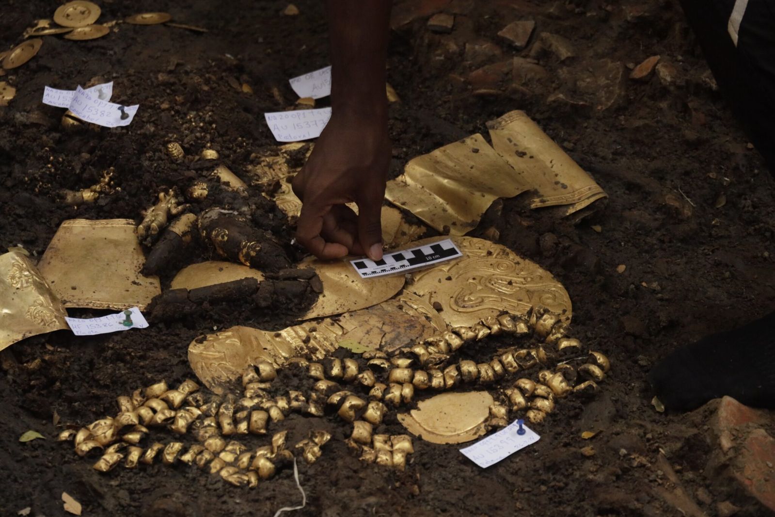 This 1,200-Year-Old Tomb in Panama Contains a Treasure Trove of Artifacts and Up to 32 Bodies